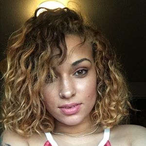 Meet your Posher, Carlina